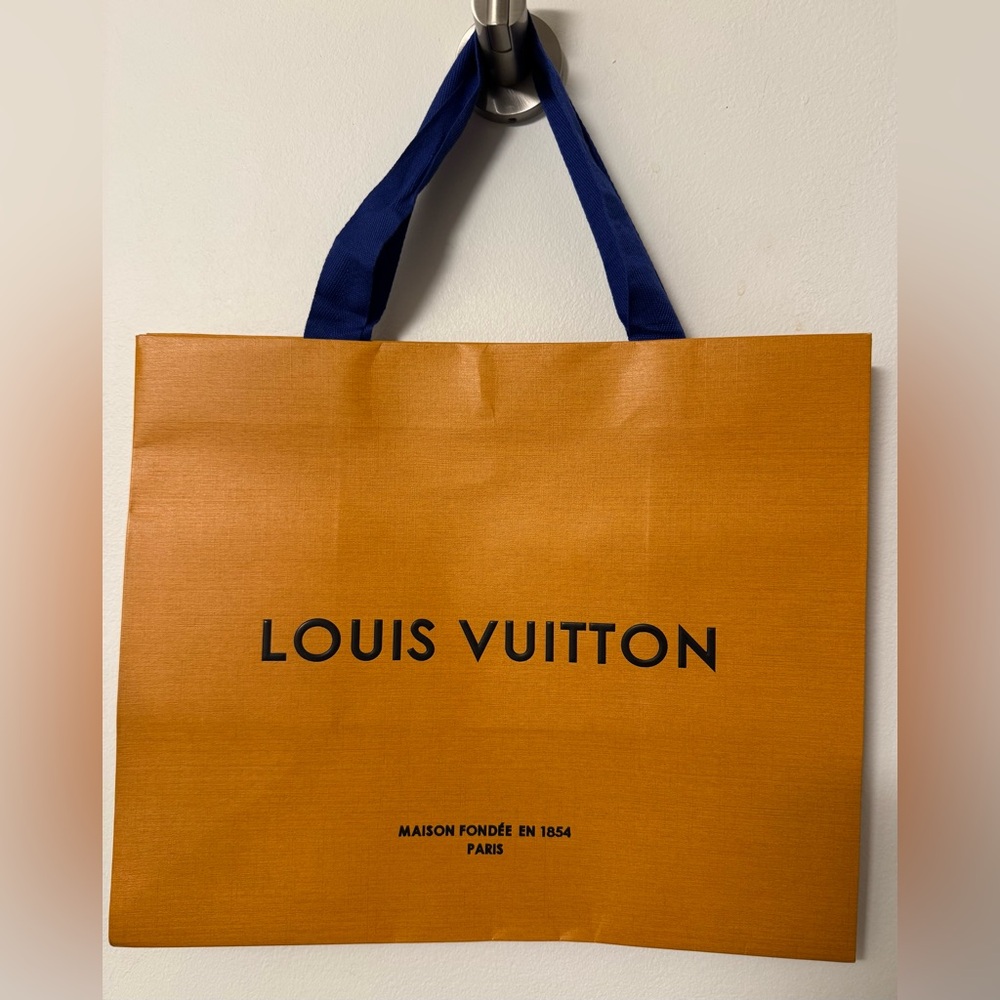 Louis Vuitton paper shopping bag